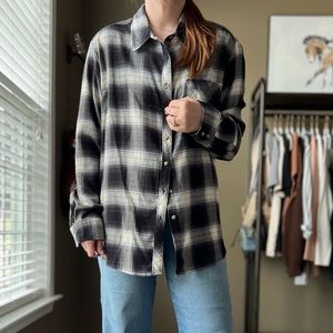 Arizona NWT black white and tan plaid flannel size large